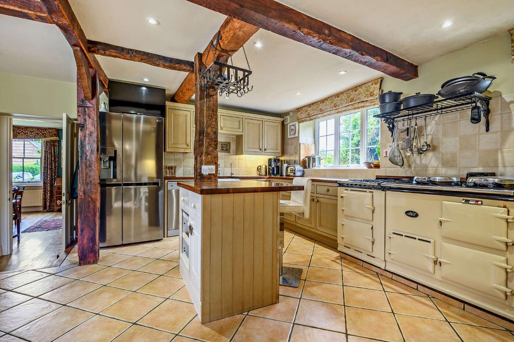 Property photo 3 of 22 Kitchen/Breakfast