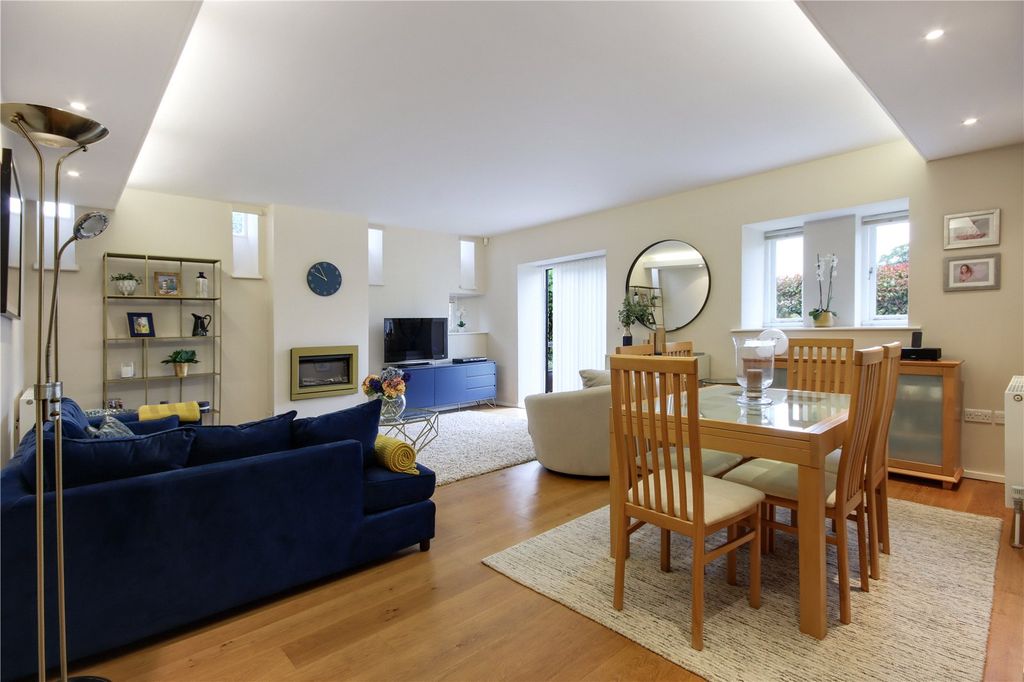 Property photo 2 of 12 Sitting/Dining Room