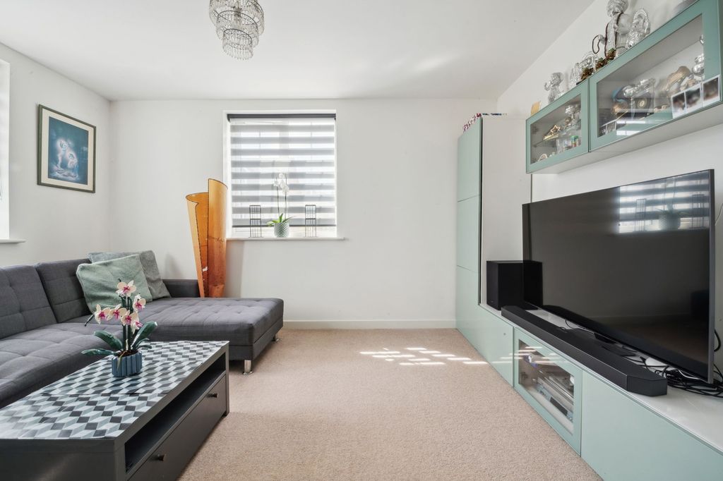 Property photo 3 of 13 Living Room (2)