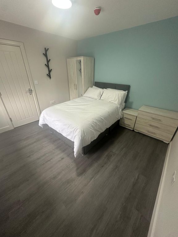 Property photo 3 of 17 Bedroom