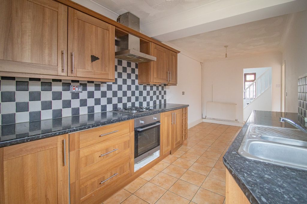 Property photo 3 of 12 4525405