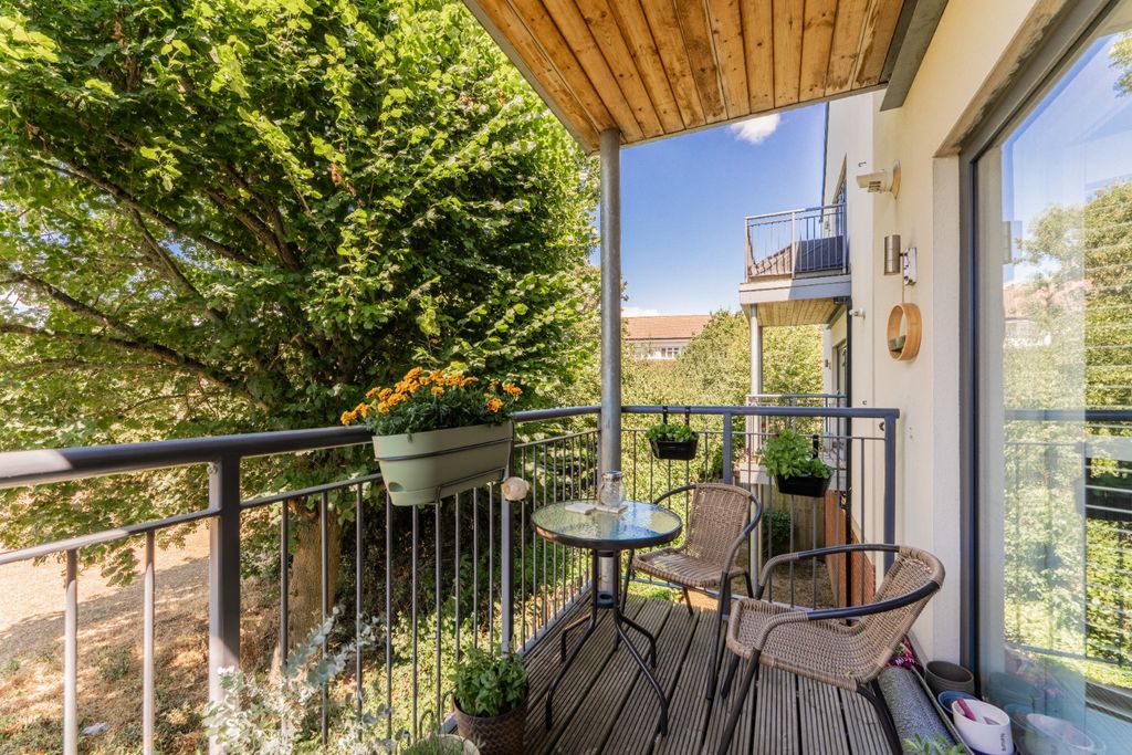 Property photo 3 of 12 3915695