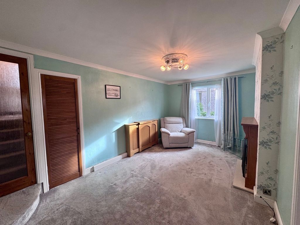 Property photo 2 of 18 Lounge