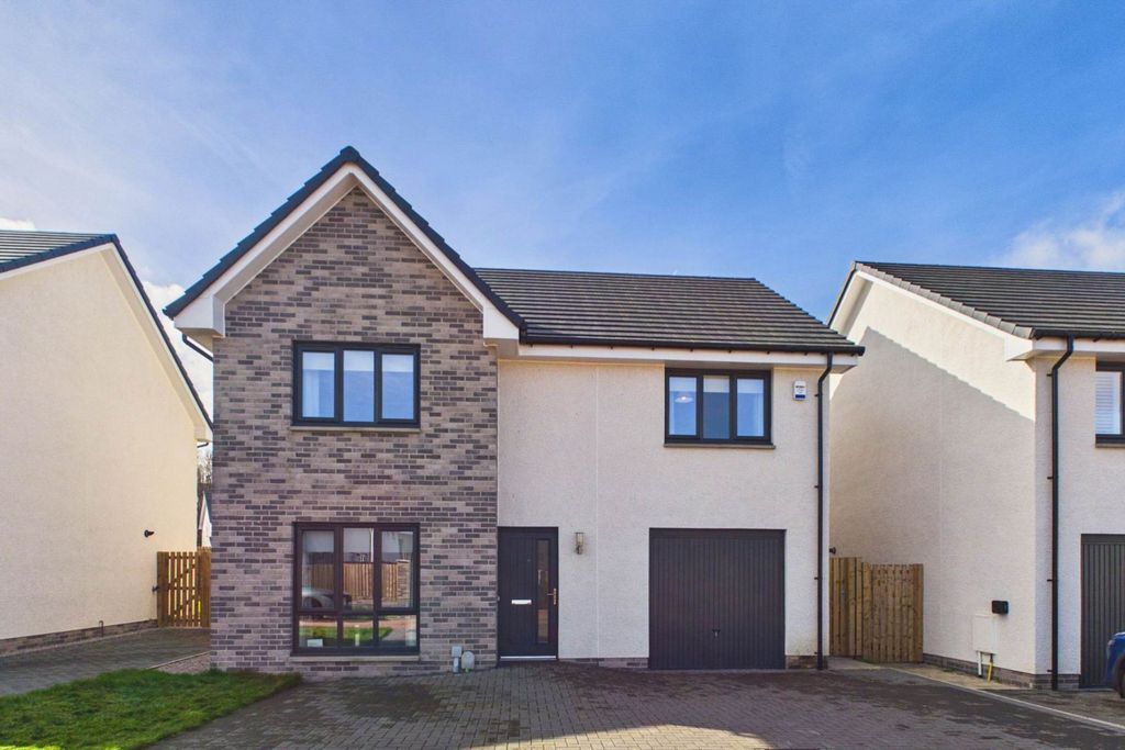 Property photo 1 of 28