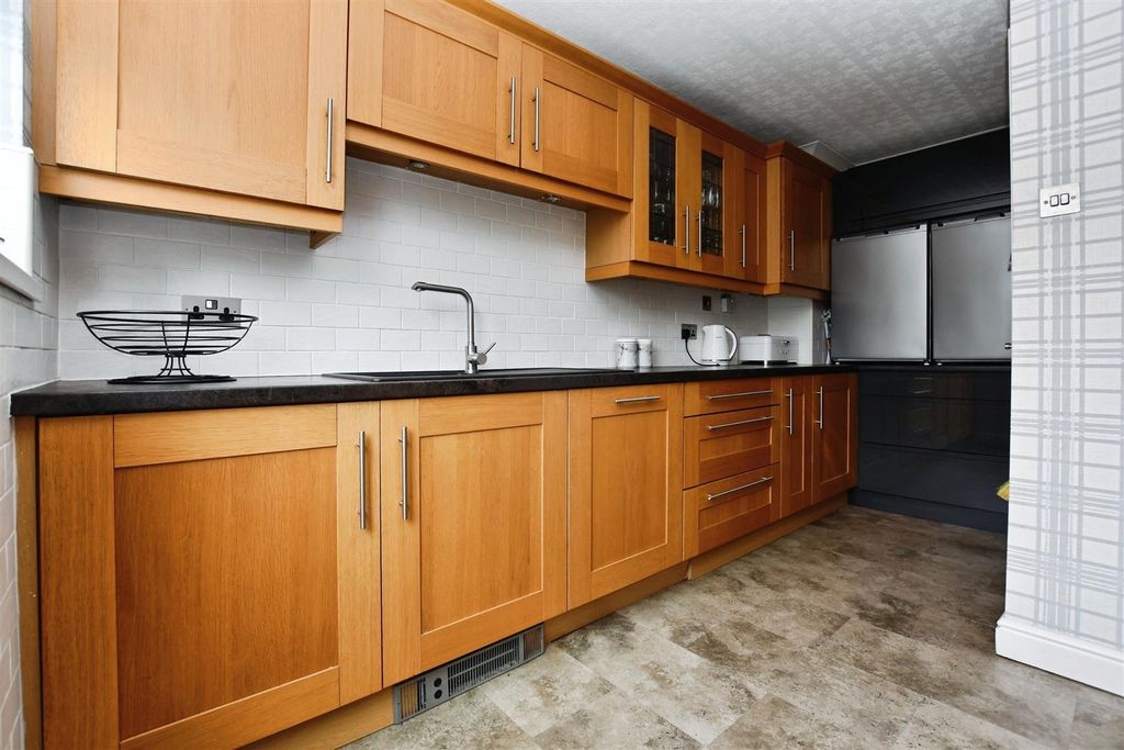 Property photo 3 of 27 Kitchen