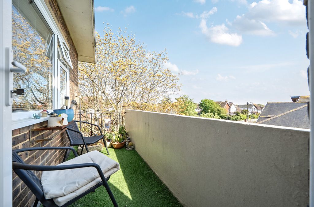 Property photo 2 of 11 Balcony