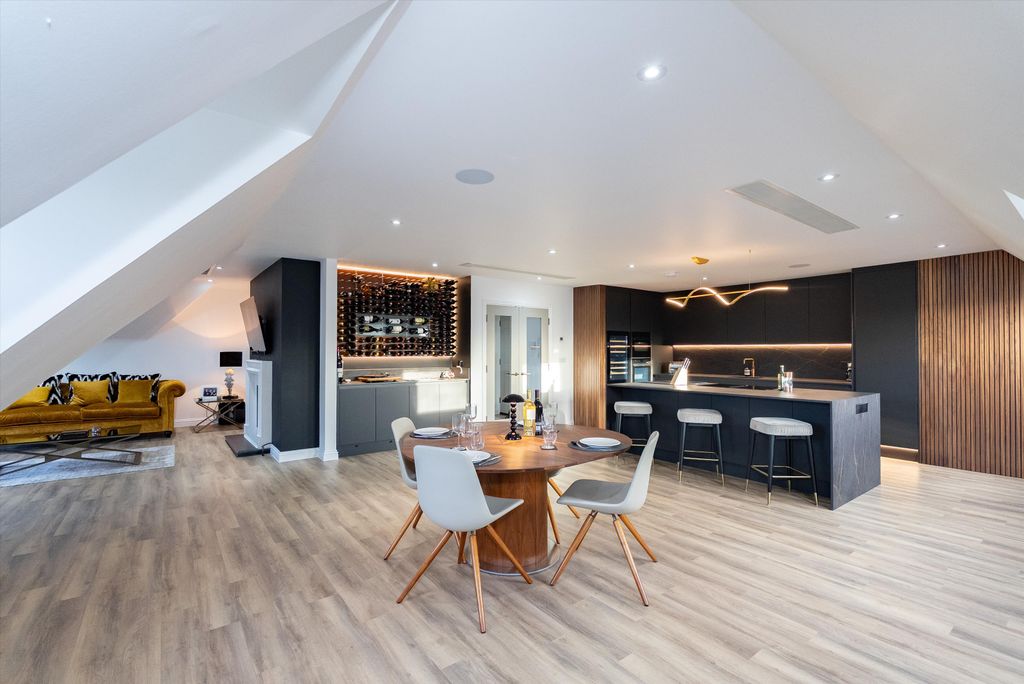 Property photo 1 of 24 Image