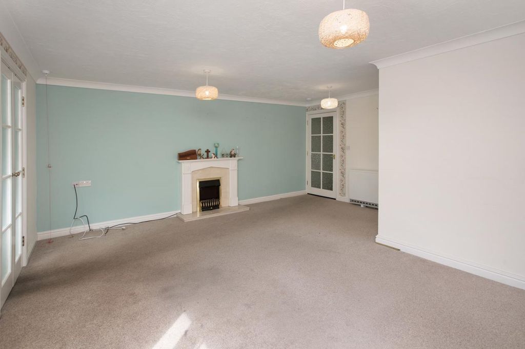 Property photo 3 of 12