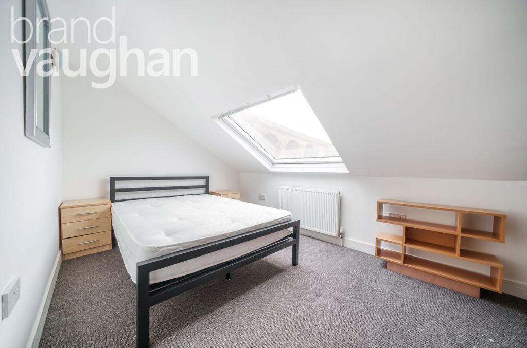 Property photo 3 of 11 c5c6616B-Bc93-476...