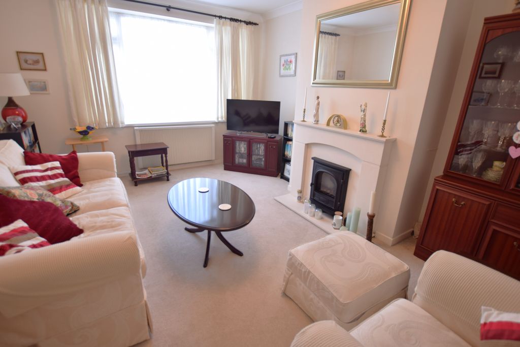 Property photo 3 of 14 Living Room