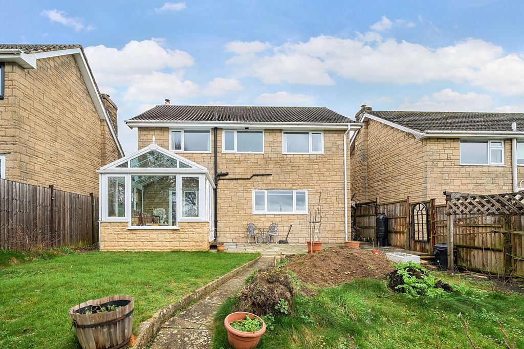 Property photo 2 of 20 Back