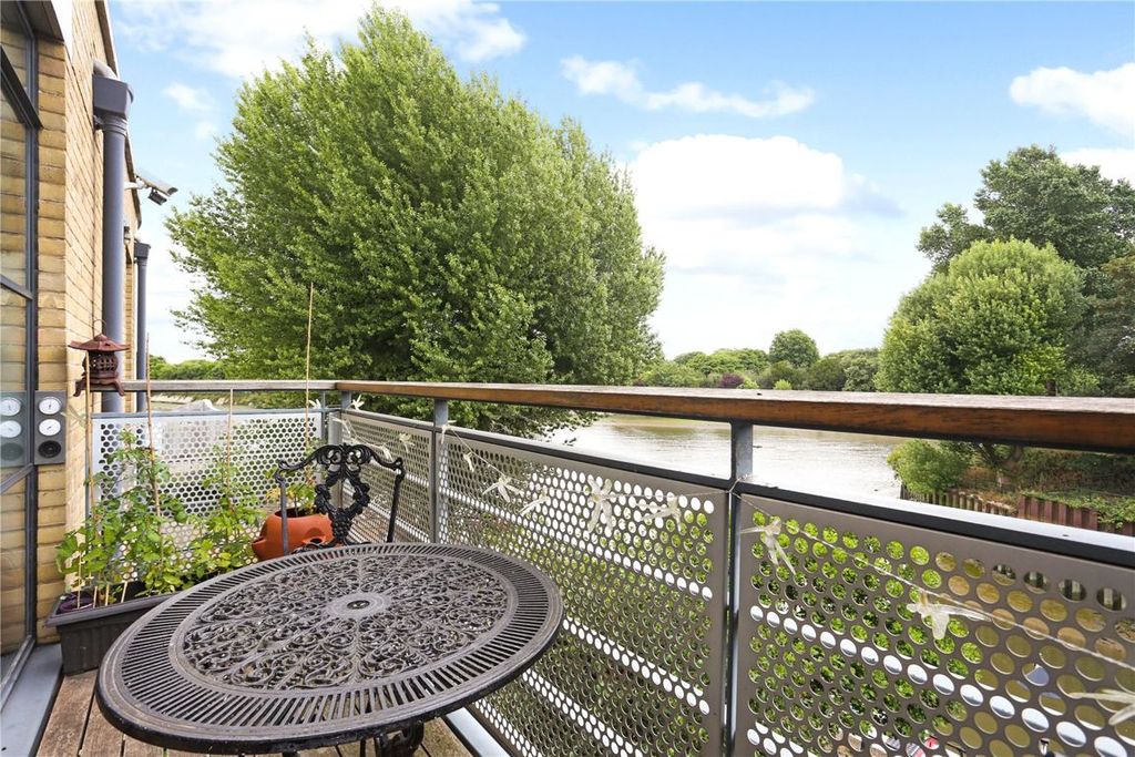 Property photo 3 of 6