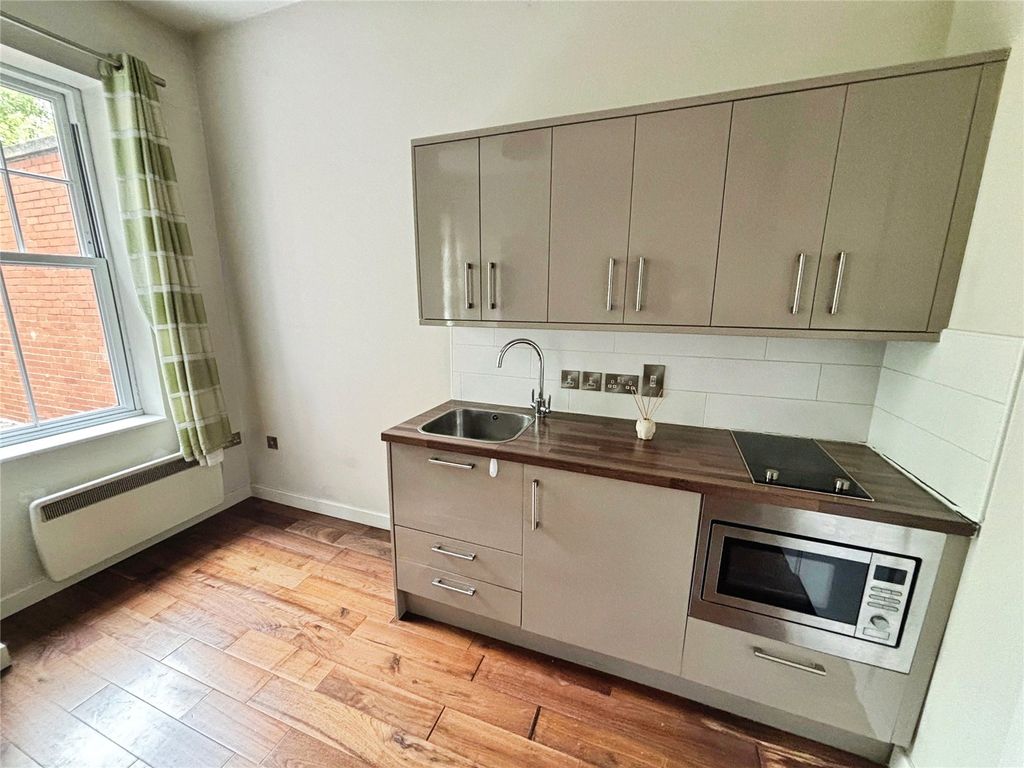 Property photo 3 of 10 Kitchen