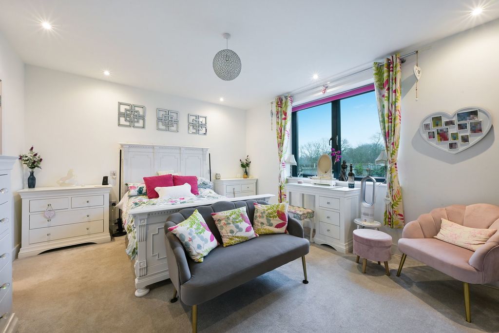 Additional image 12 of 5 bed detached house for saleMaplewood Drive, Lingfield RH7