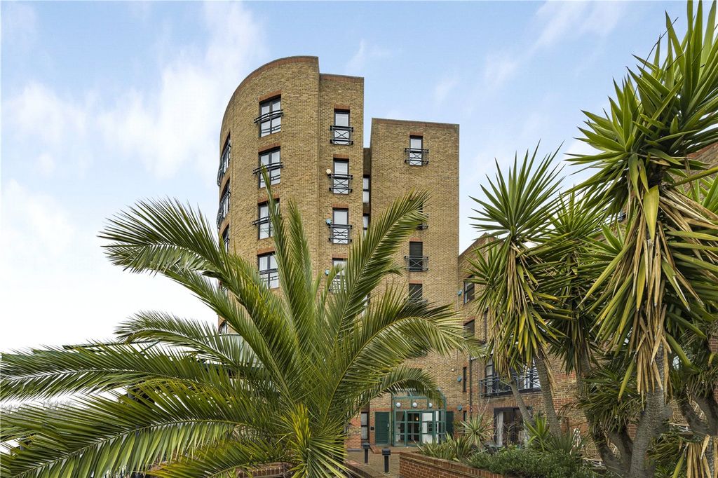 Property photo 2 of 23 Picture No. 21