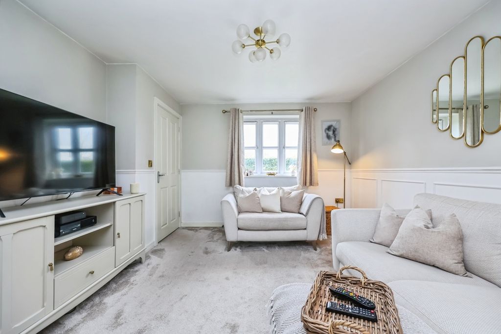 Property photo 2 of 18 Lounge