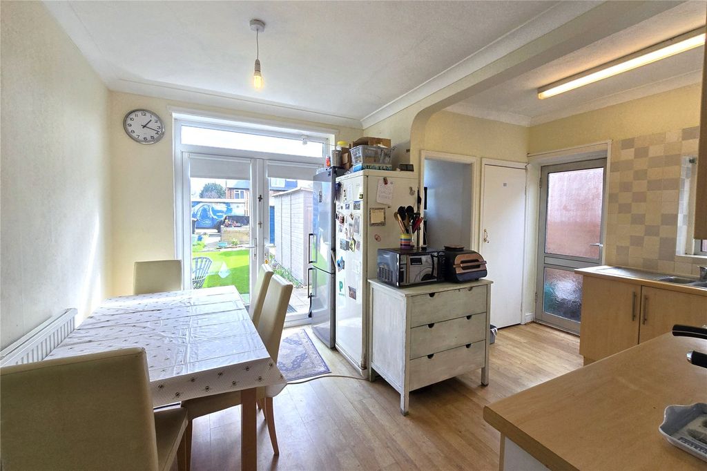 Property photo 2 of 18 Picture No. 14