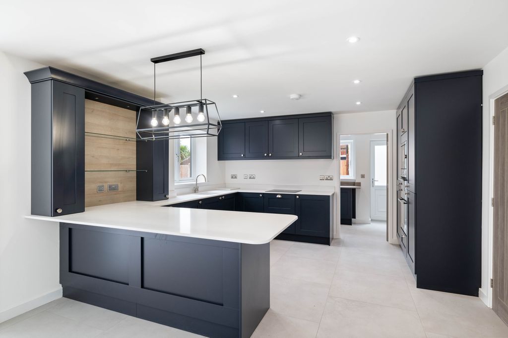 Property photo 2 of 38 29