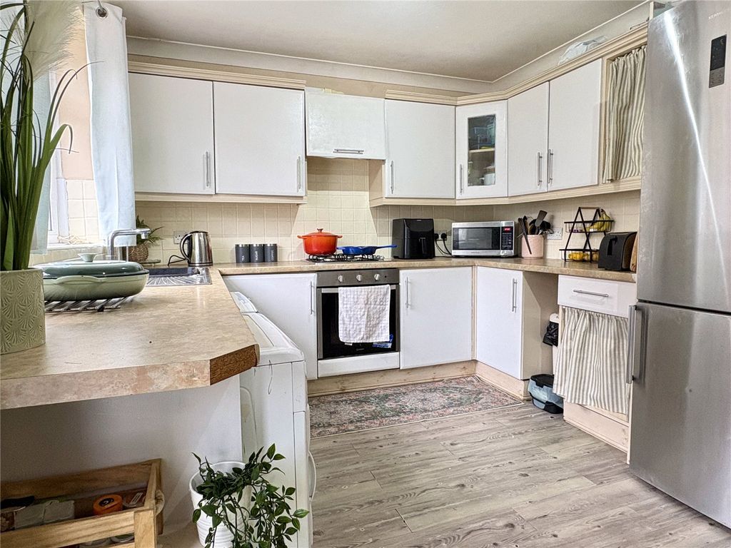 Property photo 2 of 17 Kitchen