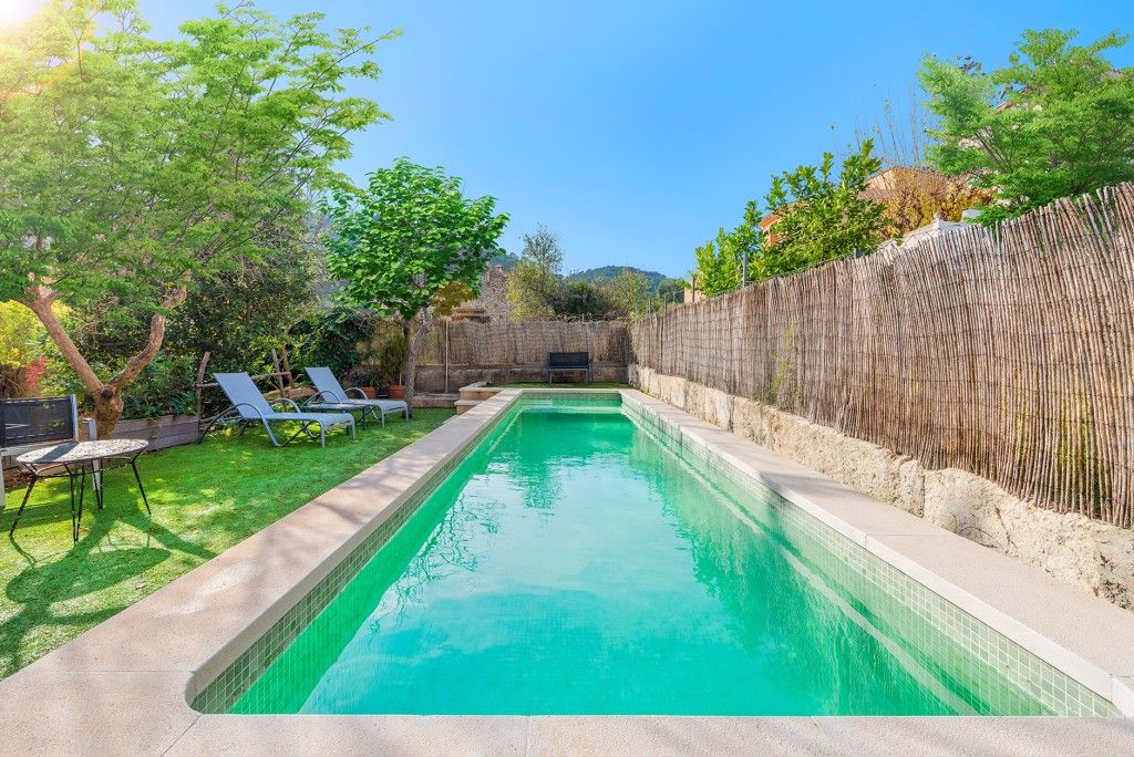 Property photo 2 of 20 Pool (3)