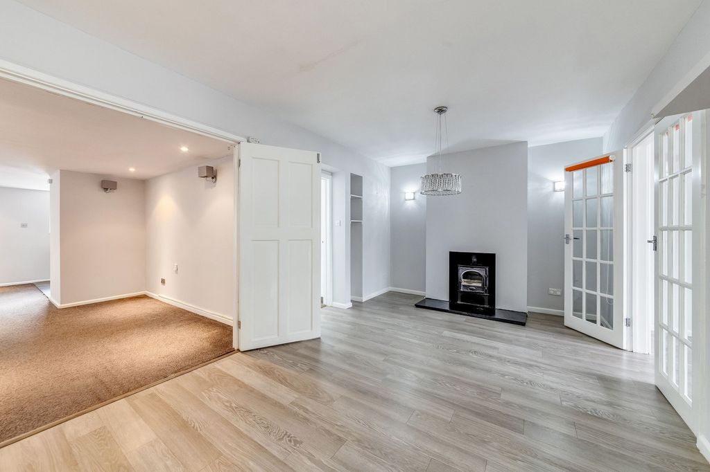 Property photo 3 of 25