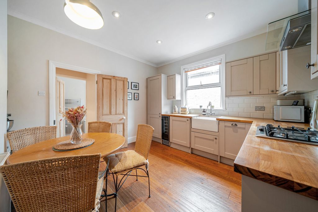 Property photo 3 of 19 1363015-12-68E645...