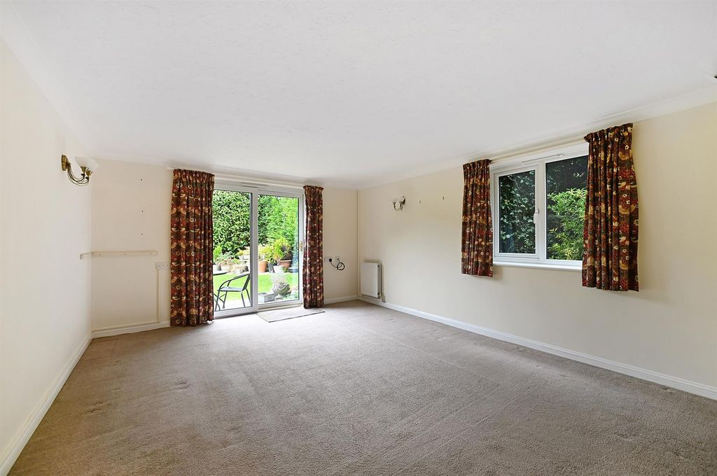 Property photo 3 of 22 Ph2_6258912 - Copy.Jpg