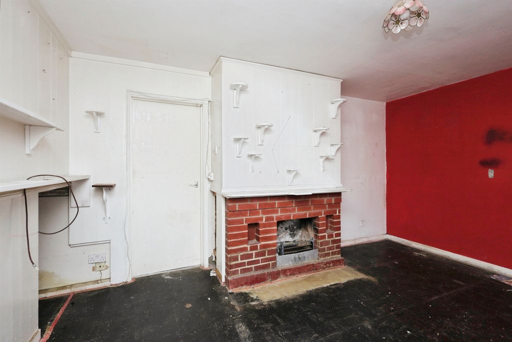 Property photo 3 of 13