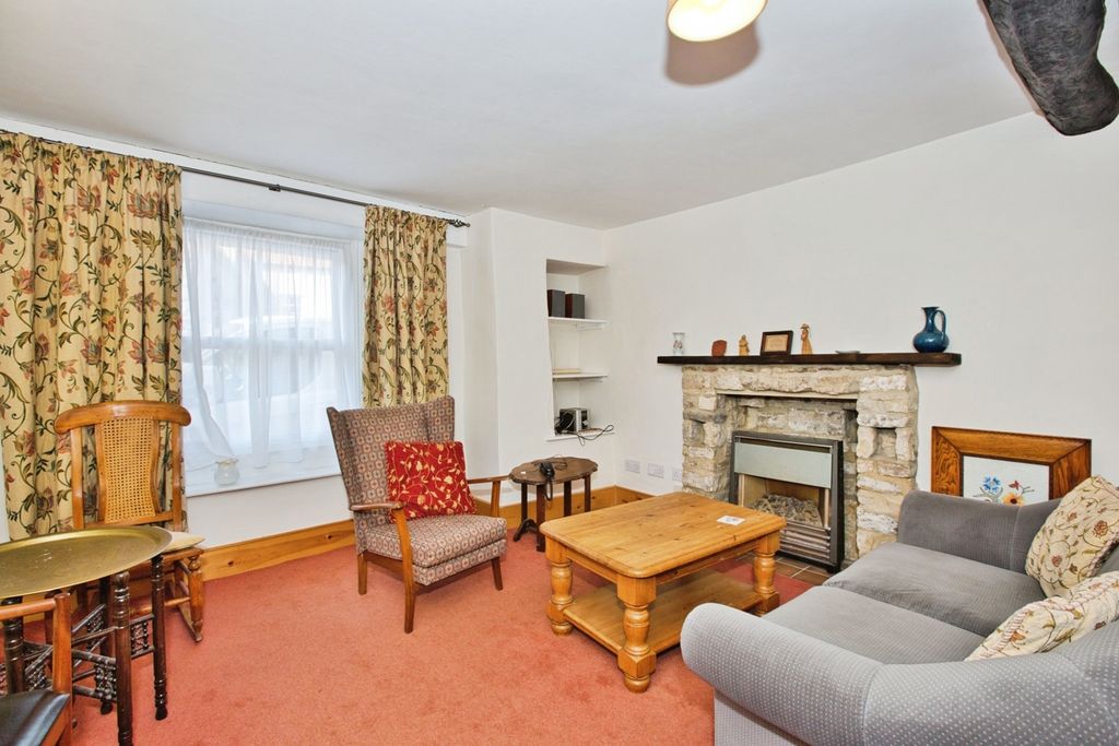 Property photo 2 of 16 Photo