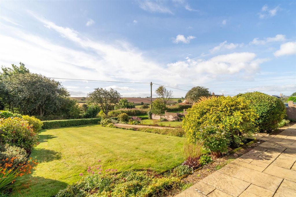 Property photo 2 of 24 14_Marchmont_Road-20.Jpg