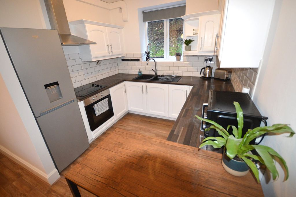 Property photo 2 of 8 Picture No. 12