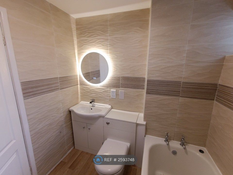 Property photo 1 of 12 Bathroom