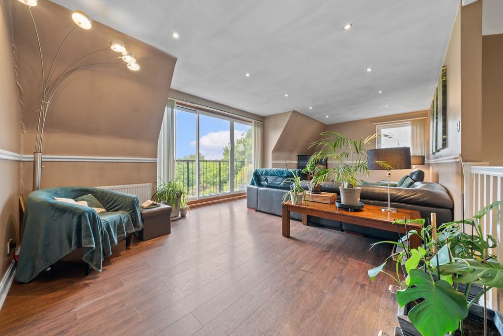 Property photo 2 of 34