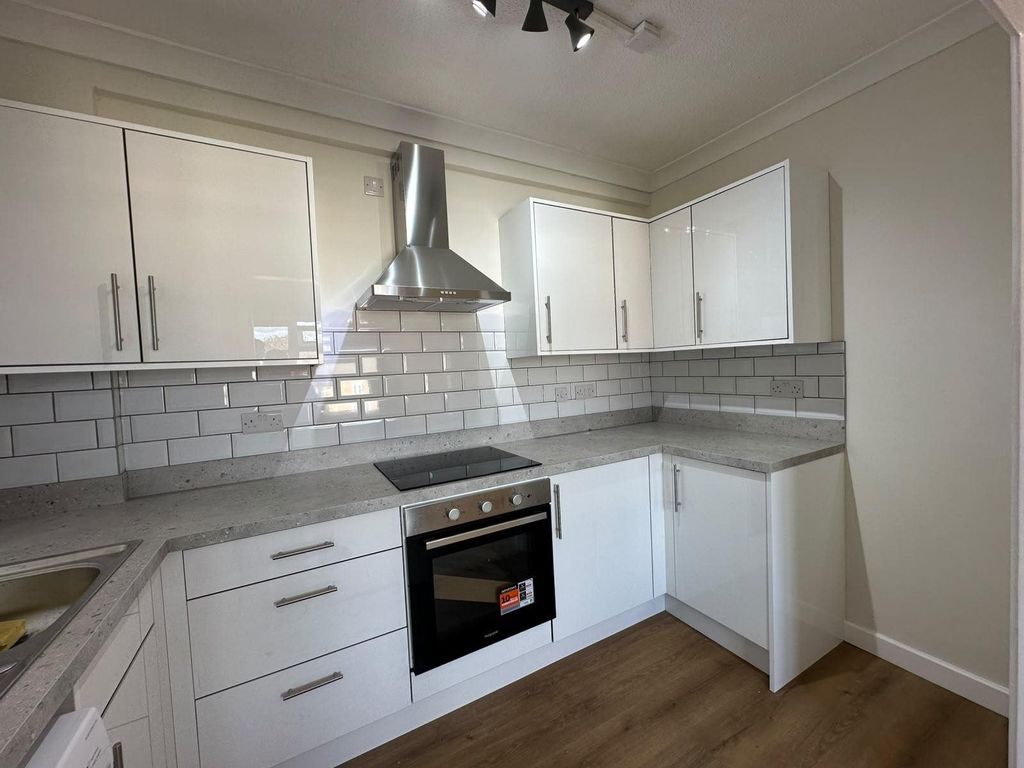 Property photo 2 of 7 Kitchen
