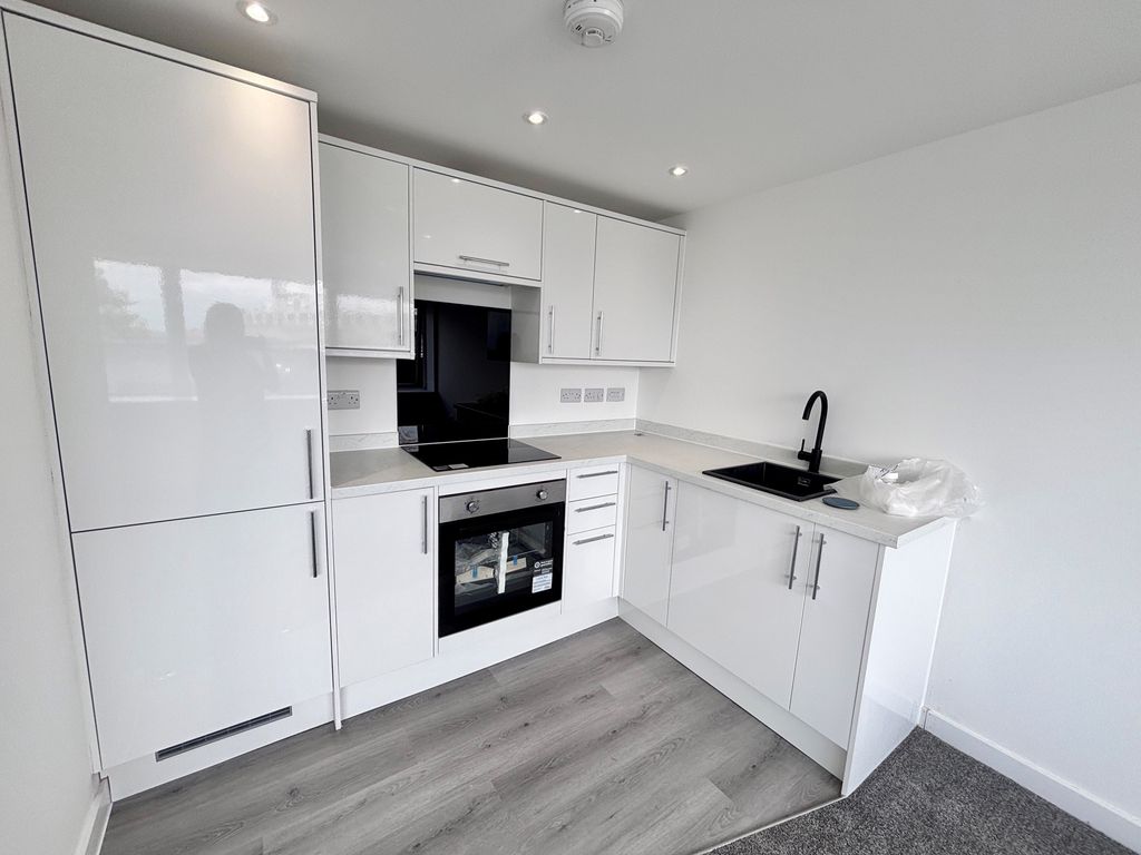 Property photo 1 of 7 Kitchen