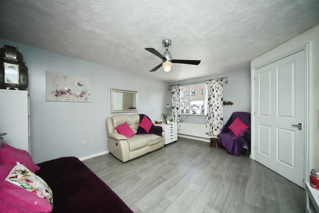Property photo 3 of 20