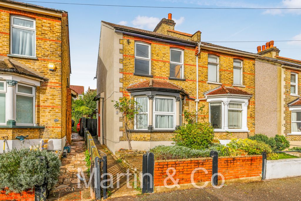 Property photo 1 of 20 1789210870 - 8 Churchill Road, South Croydon, Cr2