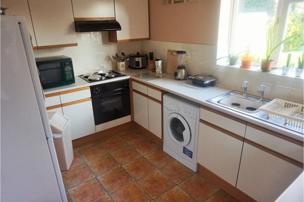 Property photo 3 of 7 Kitchen