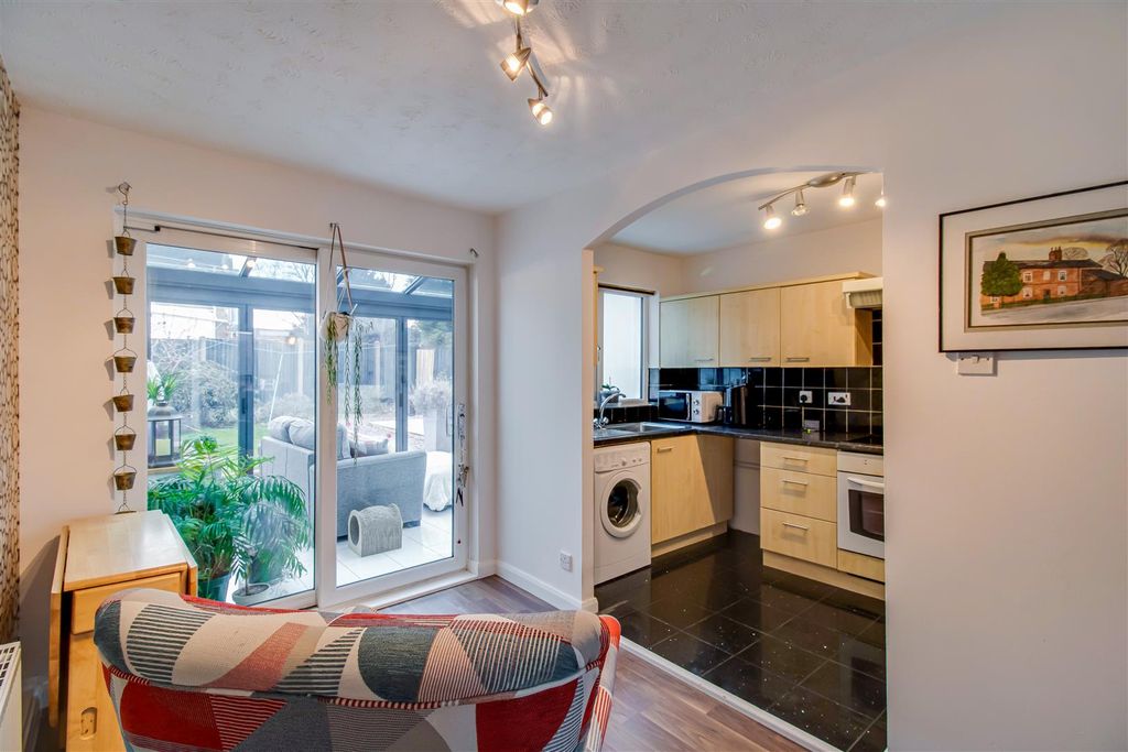 Property photo 3 of 10 Dining Room