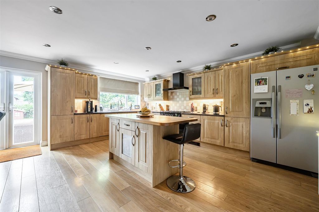 Property photo 2 of 21 1477269-17-6A427B9766Aae.Jpg