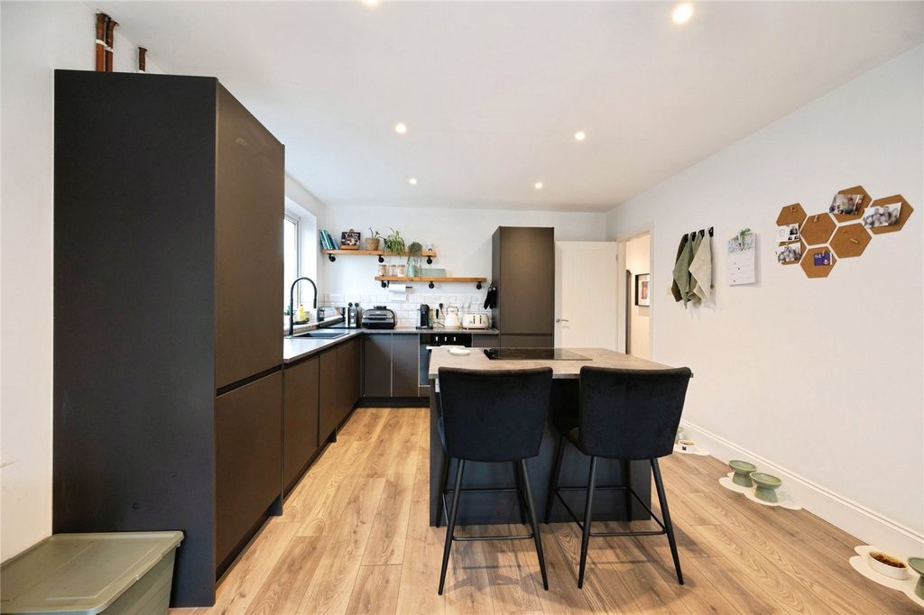 Property photo 2 of 16 Picture No. 05