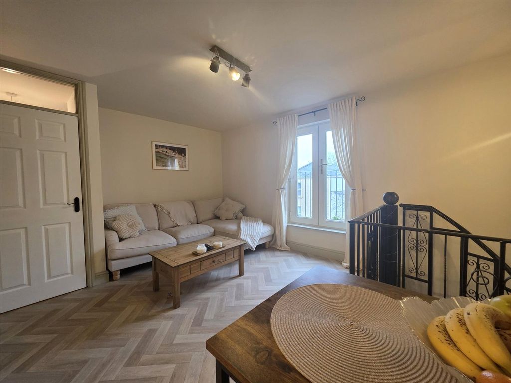 Property photo 2 of 23 Picture No. 21