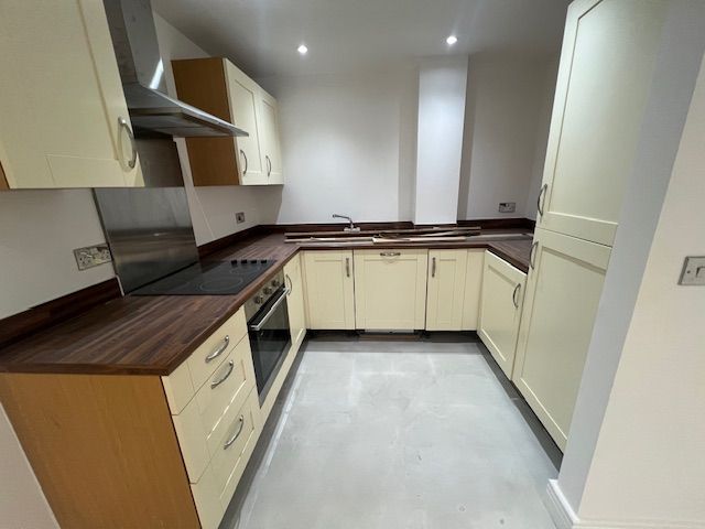 Property photo 3 of 7 Kitchen