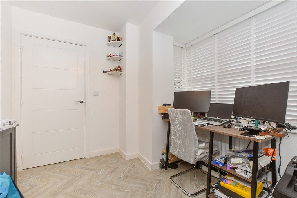 Property photo 1 of 19 Study/Diner