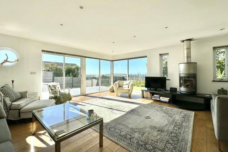 Property photo 2 of 31