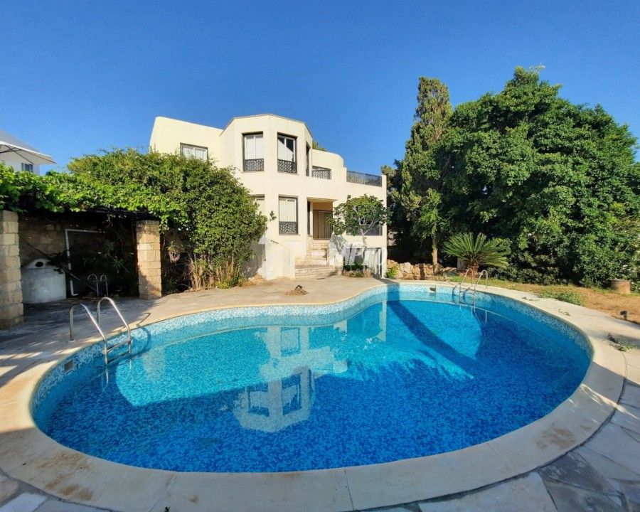 Property photo 1 of 8