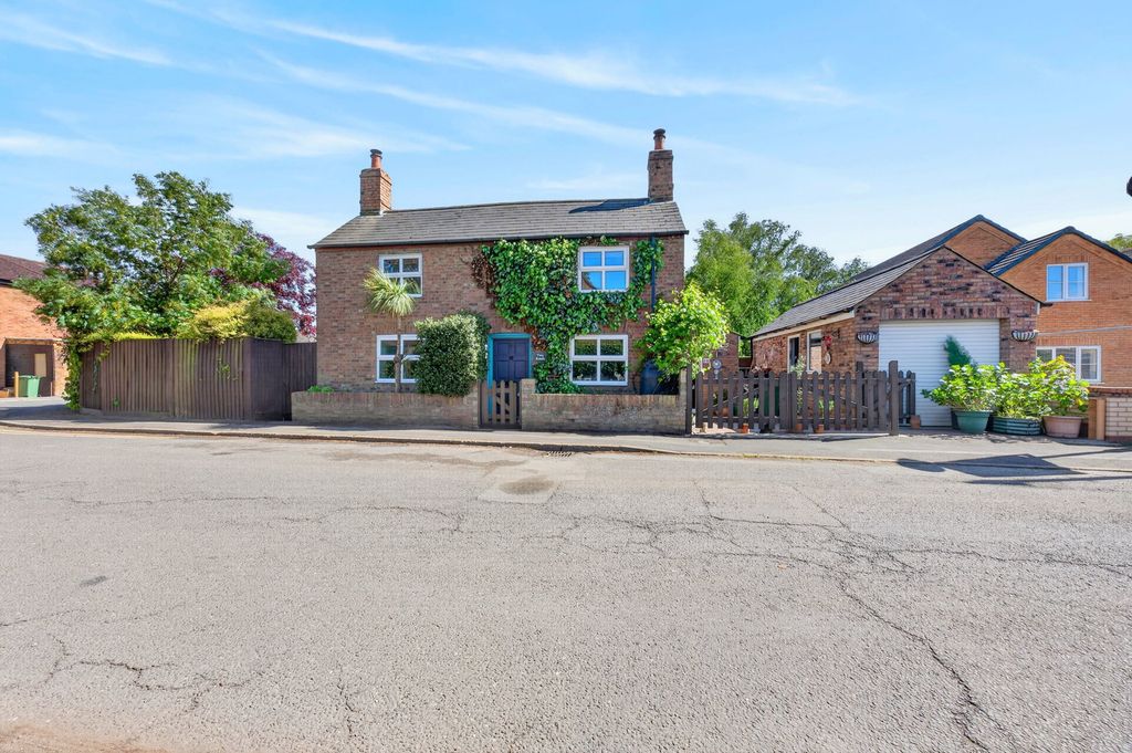 Property photo 2 of 39