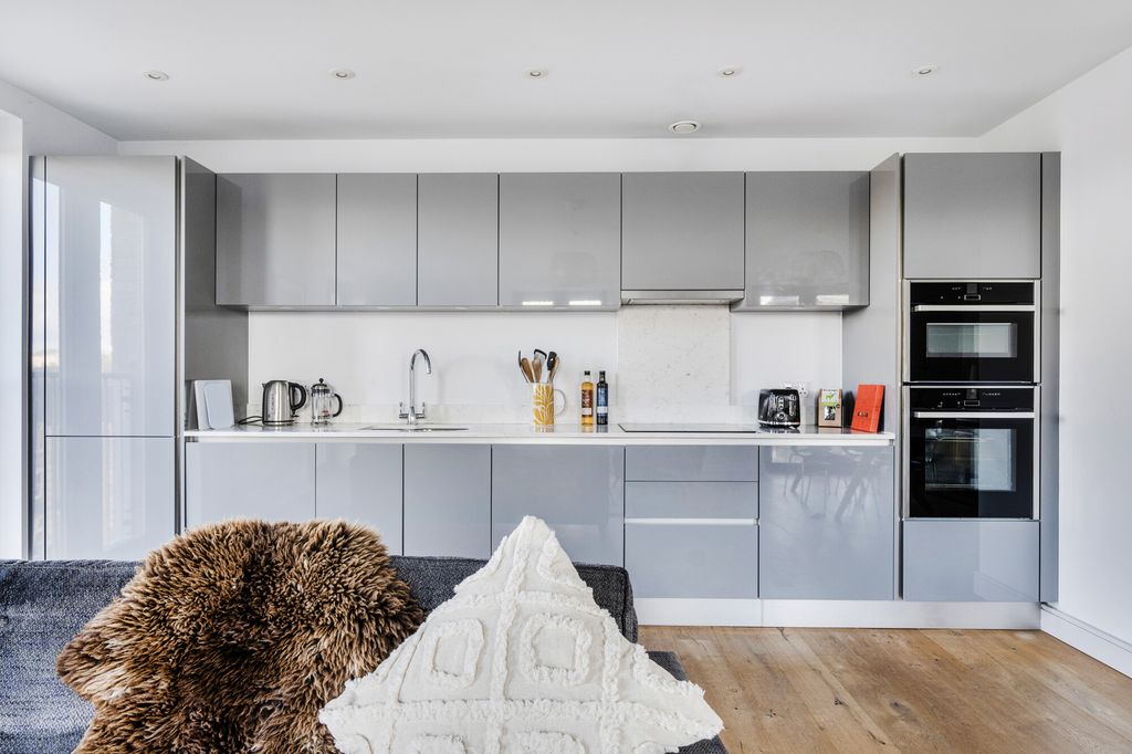 Property photo 3 of 22 Kitchen