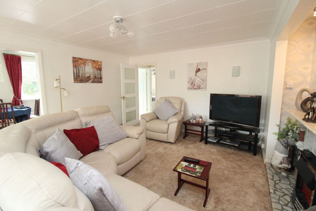 Property photo 3 of 33