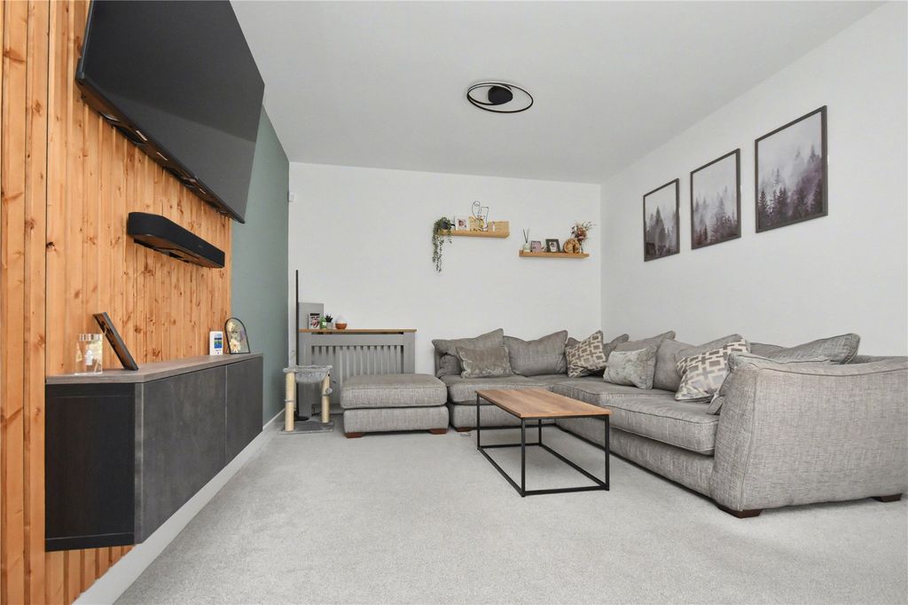 Property photo 2 of 21 Picture No. 34